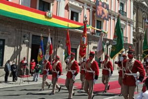 Bolivia celebra 195 años de Independencia en medio de una crisis sanitaria
