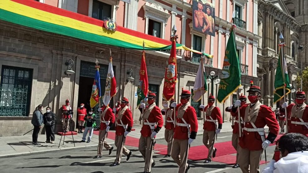 Bolivia celebra 195 años de Independencia en medio de una crisis sanitaria