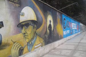 Mural del Minero en Oruro con propaganda política