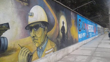 Mural del Minero en Oruro con propaganda política