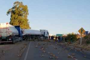 Bloqueos en el país afectan la economía de los productores