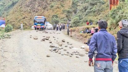 Bloqueo de caminos en Los Yungas por campesinos