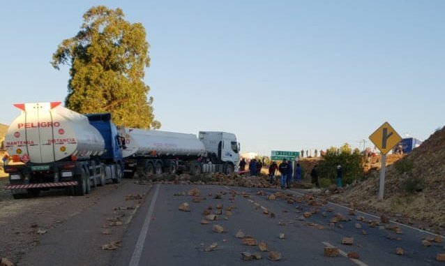 Bloqueos en el país afectan la economía de los productores
