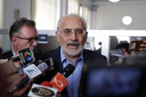 Carlos Mesa presentó la denuncia por fraude electoral
