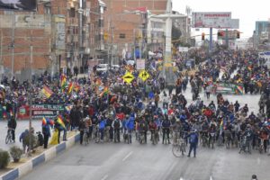 Bloqueos de caminos en la urbe alteña