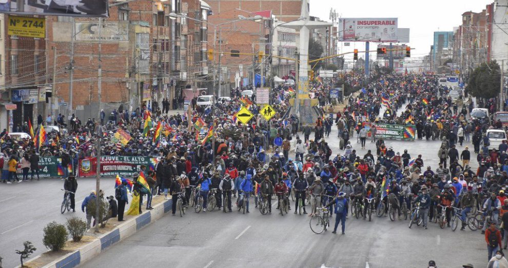 Bloqueos de caminos en la urbe alteña