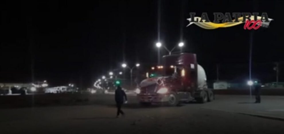 Llegada de cisternas con oxígeno a Oruro