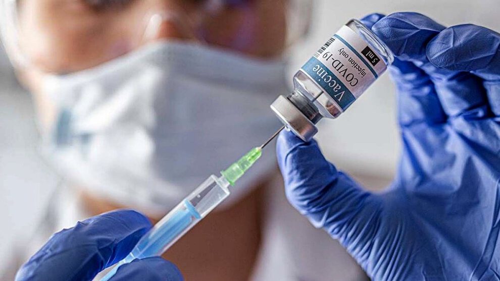 Vacuna de Oxford contra el Covid-19 será aplicada primero al personal de salud