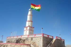 La Tricolor Nacional en el Faro de Conchupata de Oruro