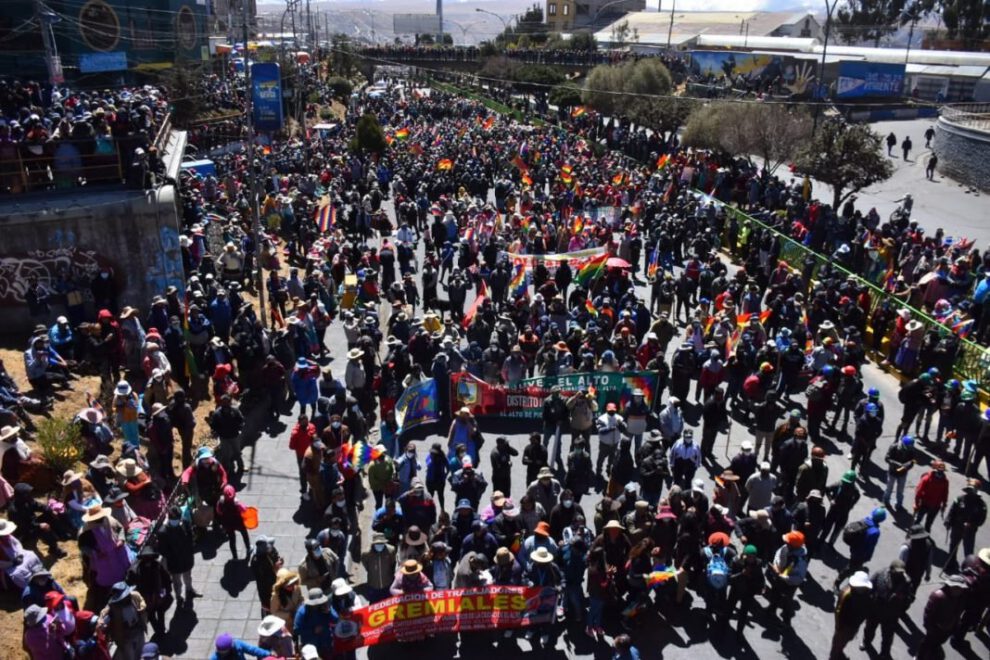 Covid-19 en Bolivia: La población desafía a la enfermedad al no tomar en cuenta las medidas de prevención