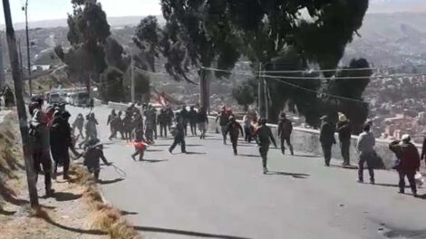 Periodista de Erbol estuvo a punto de ser apuñalado durante una movilización