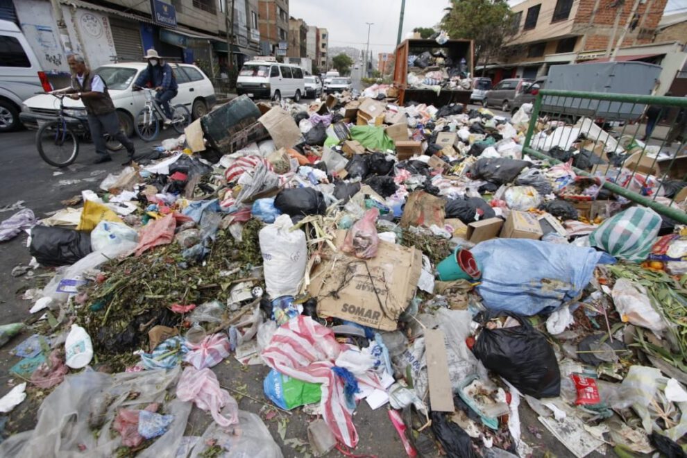 Bloqueos en K’ara K’ara y acumulación de basura en Cochabamba