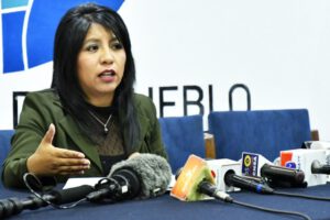 Nadia Cruz usurpación de funciones