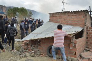 Construcciones ilegales en Parque Tunari
