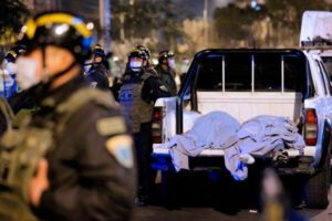Avalancha humana en fiesta clandestina en Lima