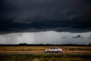 Huracán Laura se intensifica a categoría 4