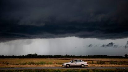 Huracán Laura se intensifica a categoría 4