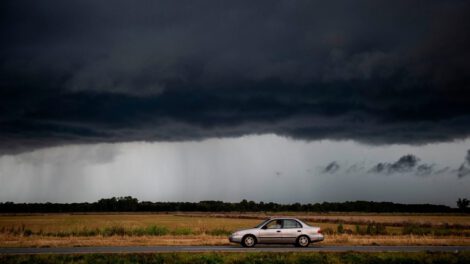 Huracán Laura se intensifica a categoría 4
