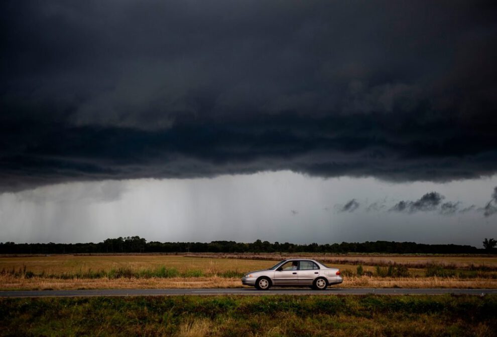 Huracán Laura se intensifica a categoría 4
