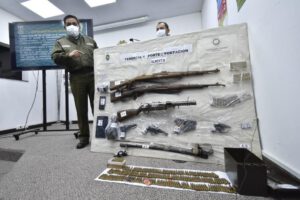 Gobierno decomisa armamento presuntamente para desestabilización