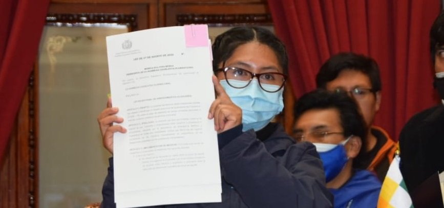 Leyes de alquileres y salud promulgadas por Eva Copa