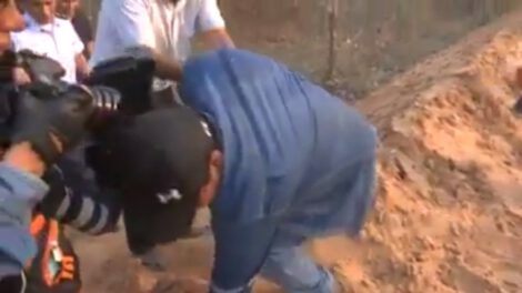 Evo Morales empuja a camarógrafo en video