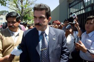 Mánfred Reyes Villa viaja a EEUU por motivos de salud