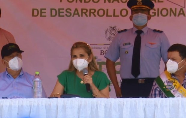 Jeanine Áñez acusada de hacer campaña en horario de trabajo
