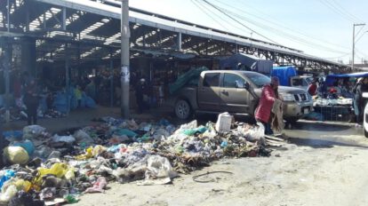 EMAO recogió basura del mercado Kantuta