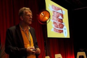 Carne humana como alimento del futuro propuesta por Magnus Soderlund