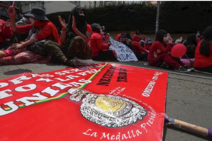 Trabajadoras sexuales de La Paz marchan con la medalla presidencial