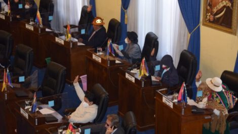 Ley de regulación de radio y televisión en la sesión de la Cámara de Senadores