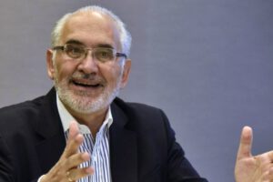 Carlos Mesa debate con Arce sobre economía y salud