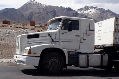 Hallan sin vida a transportista en el interior de su tráiler