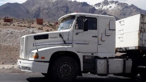 Hallan sin vida a transportista en el interior de su tráiler