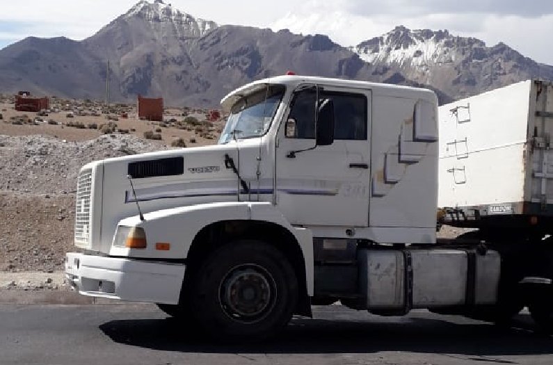 Hallan sin vida a transportista en el interior de su tráiler