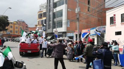 Caravana de Chi atacada por militantes del MAS en El Alto