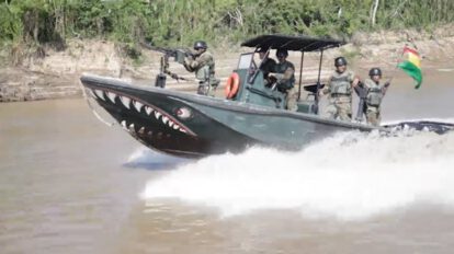 Diablos Azules patrullan ríos en la lucha contra el narcotráfico