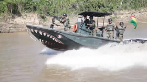 Diablos Azules patrullan ríos en la lucha contra el narcotráfico
