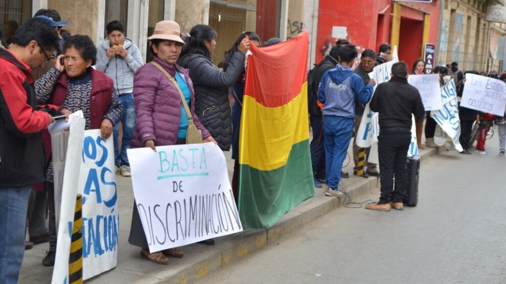 Establecimientos educativos ilegales en Oruro