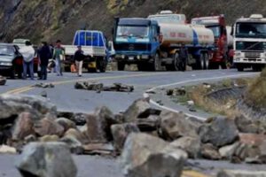 Órdenes de aprehensión por bloqueos de caminos