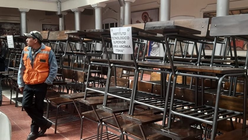 Mobiliario para institutos técnicos en Oruro