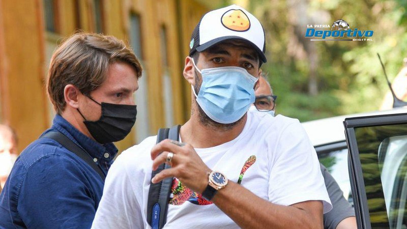 Luis Suárez ya tiene pasaporte italiano y está a un paso de la Juventus