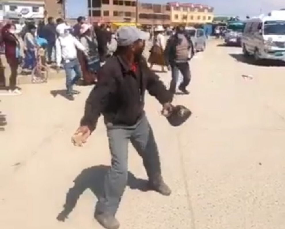 Caravana de Camacho agredida en Oruro