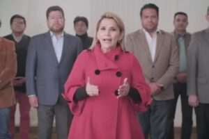 Jeanine Áñez declina su candidatura para cuidar la democracia