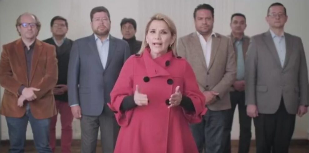 Jeanine Áñez declina su candidatura para cuidar la democracia