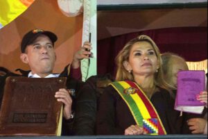 Camacho arremete contra Áñez