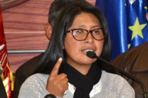 La presidente de la ALP, Eva Copa cuestionó los ofrecimientos de bonos del Gobierno