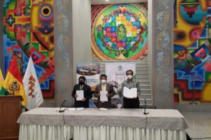 Convenio UTO YLB para capacitación y asesoramiento científico