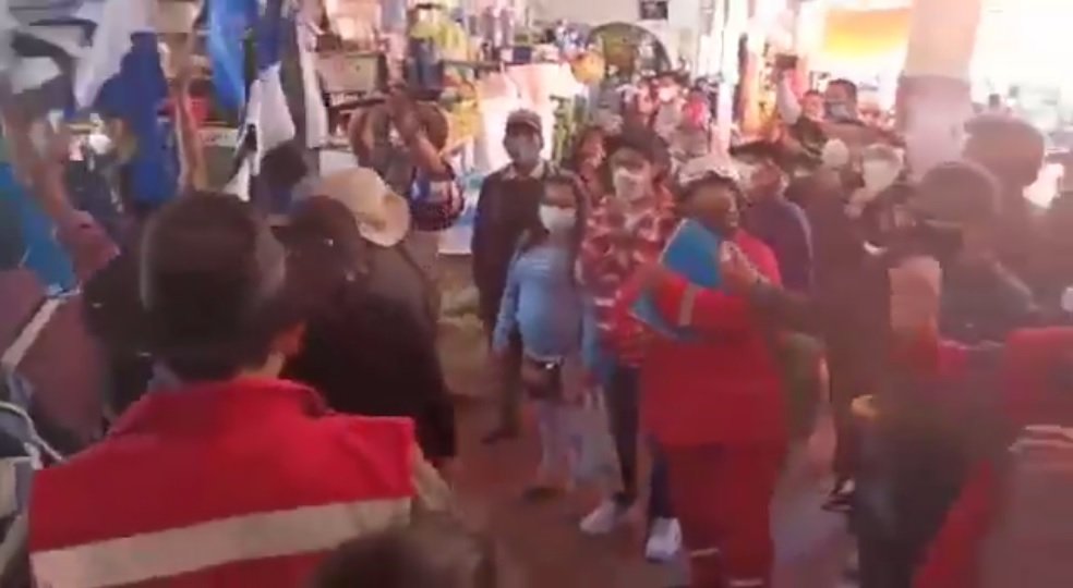Luis Arce abucheado en Sucre durante su caravana